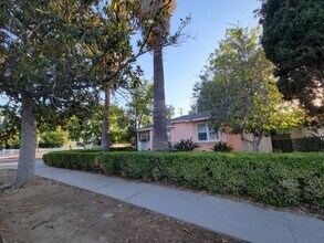 6251 Canby Ave, Unit Guesthouse in Tarzana, CA - Foto de edificio - Building Photo
