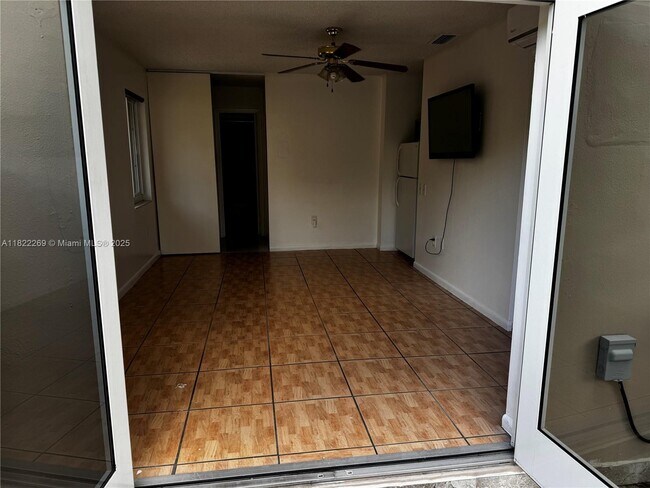 12752 SW 91st St in Miami, FL - Foto de edificio - Building Photo