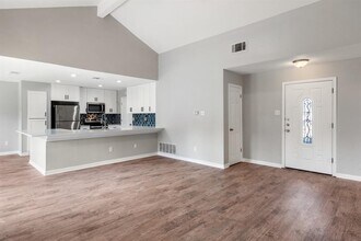 13313 Briar Hollow Dr in Austin, TX - Building Photo - Building Photo