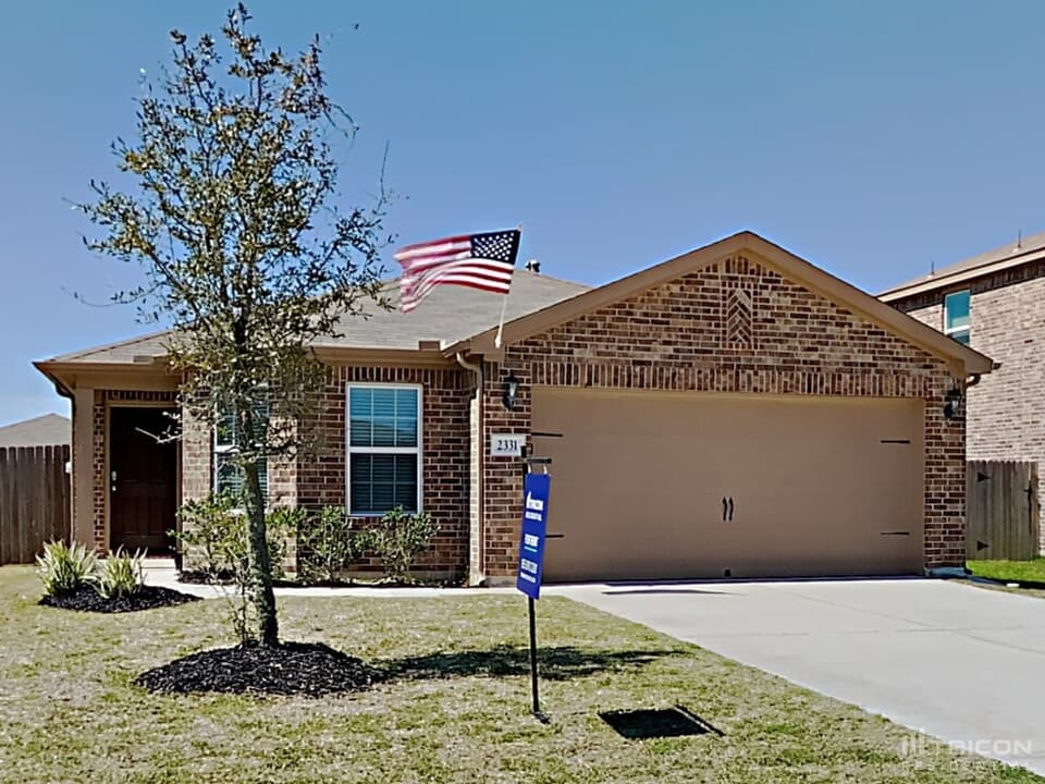 2331 Oyster Bay Ave in Texas City, TX - Building Photo