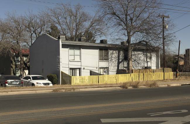 3816 Southway Dr in Austin, TX - Foto de edificio - Building Photo