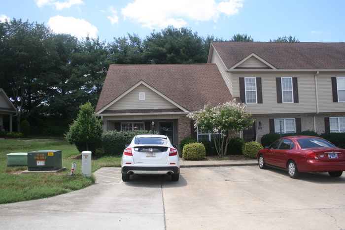 1182 Long Hollow Pike in Gallatin, TN - Building Photo