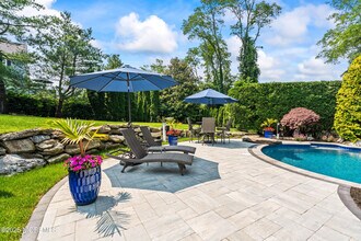 25 Muncy Dr in West Long Branch, NJ - Building Photo - Building Photo