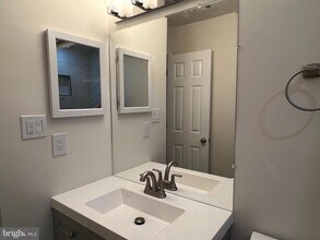 8922 Royal Astor Way in Fairfax, VA - Building Photo - Building Photo