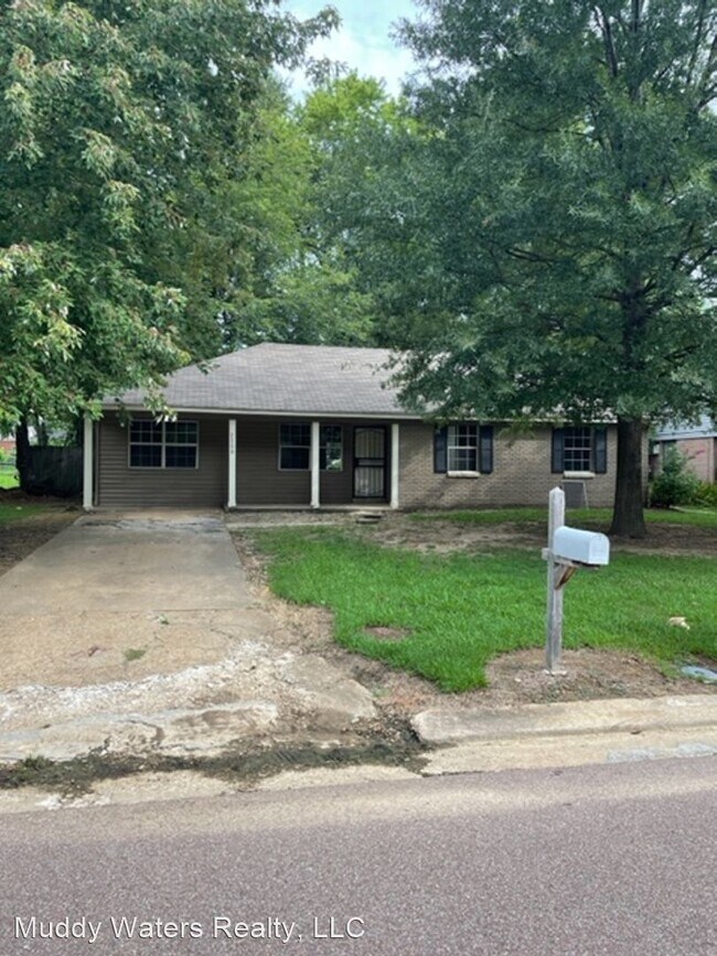 2208 Colonial Hills Dr Rentals in Southaven, MS