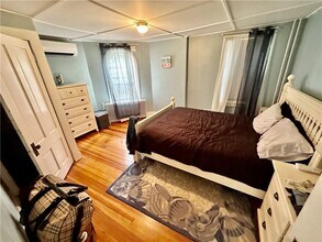327 Spring St in Newport, RI - Building Photo - Building Photo