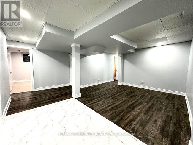 54 Whitewater St in Whitby, ON - Building Photo - Building Photo