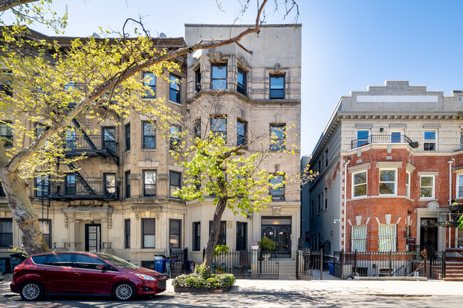 226 New York Avenue in Brooklyn, NY - Foto de edificio - Building Photo