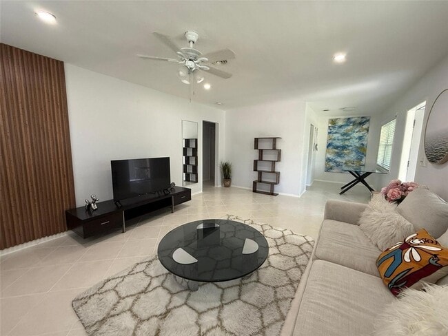 23 NE 19th Ave in Pompano Beach, FL - Building Photo - Building Photo