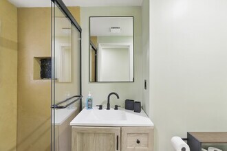 1232 W Lombard St, Unit A2 in Baltimore, MD - Building Photo - Building Photo