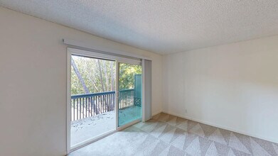 1002 Ignacio Blvd in Novato, CA - Building Photo - Building Photo