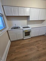 132 Washington St, Unit A in Woodstock, IL - Building Photo