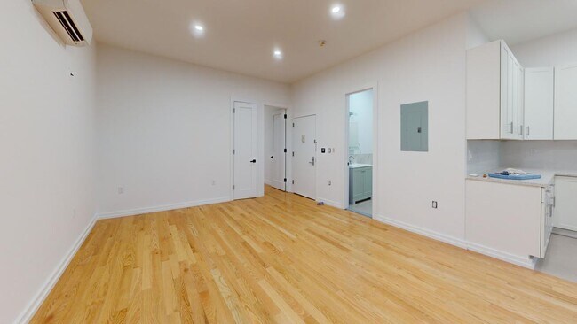 6550 Grand Ave-Unit -2 FLOOR in Queens, NY - Building Photo - Building Photo