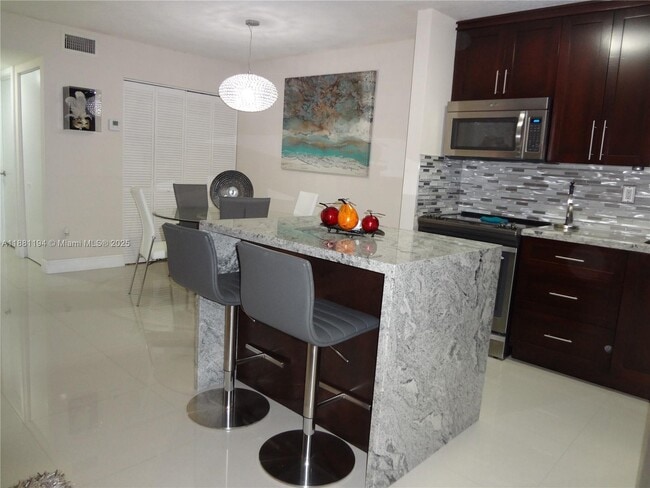 15650 SW 80th St in Miami, FL - Building Photo - Building Photo
