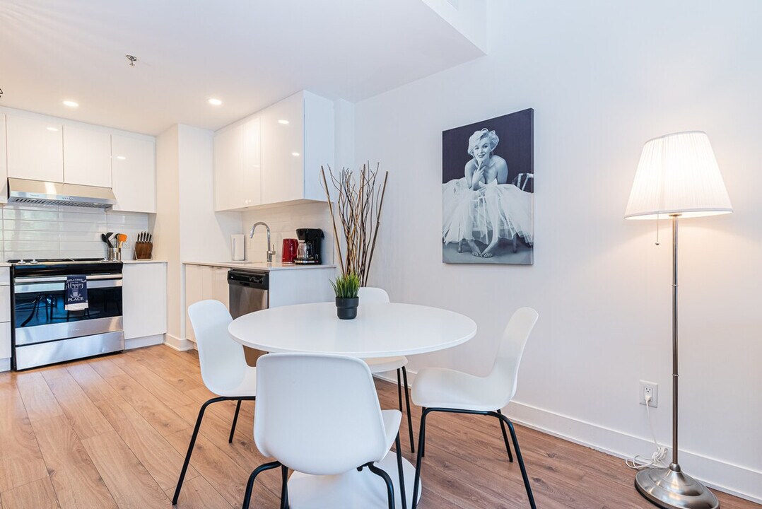 540 Boul. de Maisonneuve E in Montréal, QC - Building Photo