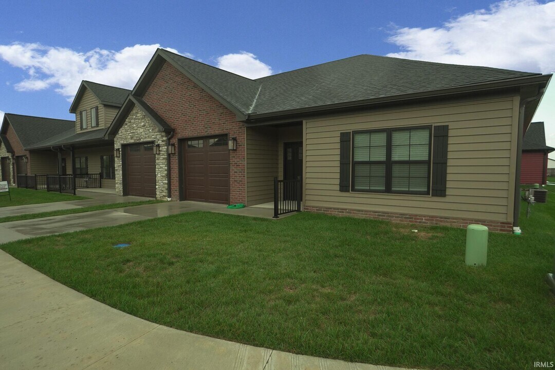 3851 High Pointe Dr in Newburgh, IN - Building Photo