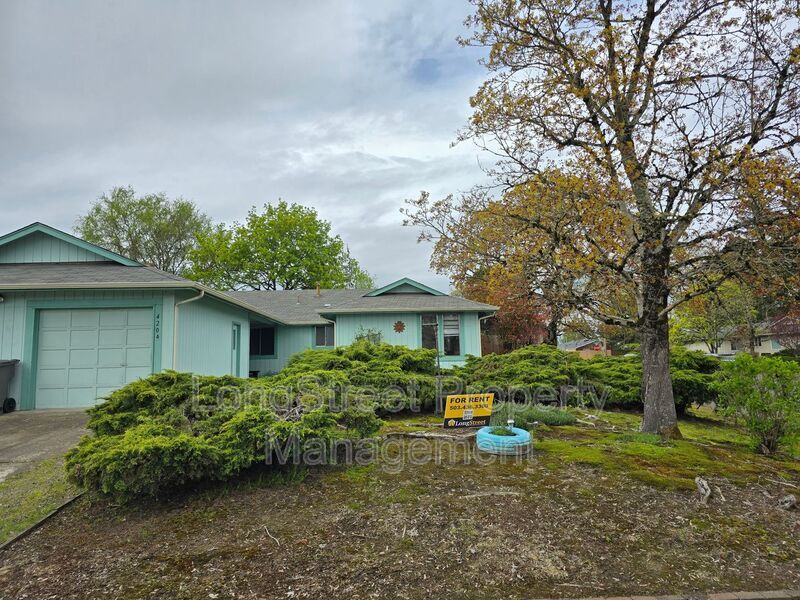 4206 Clay Pl SE in Albany, OR - Foto de edificio