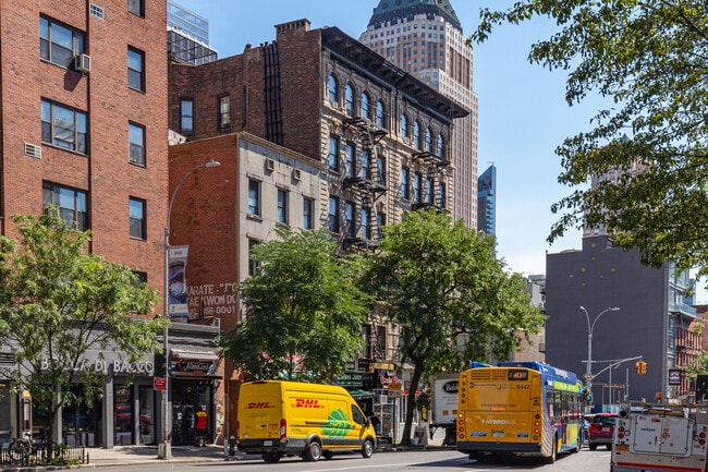 826 Ninth Ave in New York, NY - Foto de edificio - Building Photo