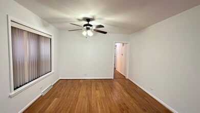 2745 W Berwyn Ave in Chicago, IL - Building Photo - Building Photo