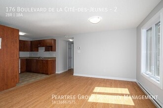 176 Bd de la Cité-des-Jeunes in Gatineau, QC - Building Photo - Building Photo