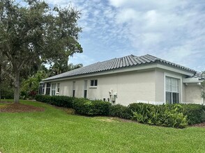 5010 Hanging Moss Ln in Sarasota, FL - Building Photo - Building Photo