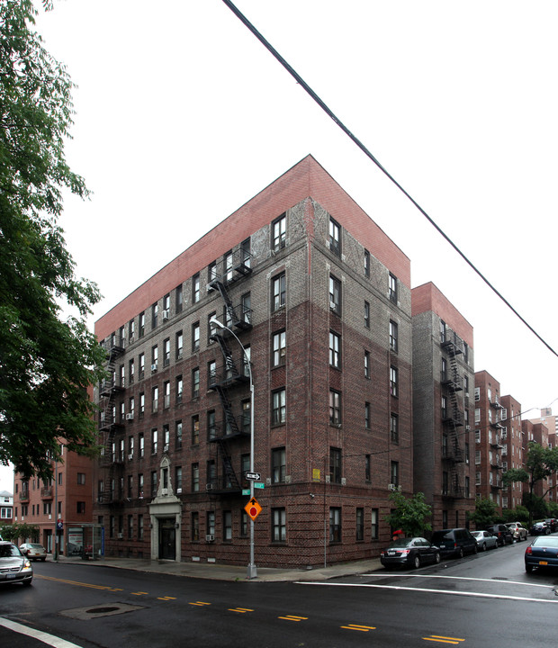 42-60 Bowne St in Flushing, NY - Foto de edificio