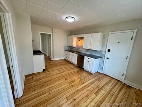 37 Seaview Ave in Norwalk, CT - Building Photo - Building Photo