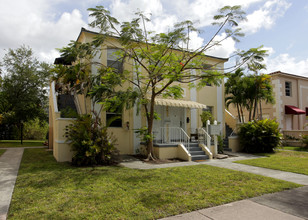 27-31 Sidonia Ave in Coral Gables, FL - Building Photo - Building Photo