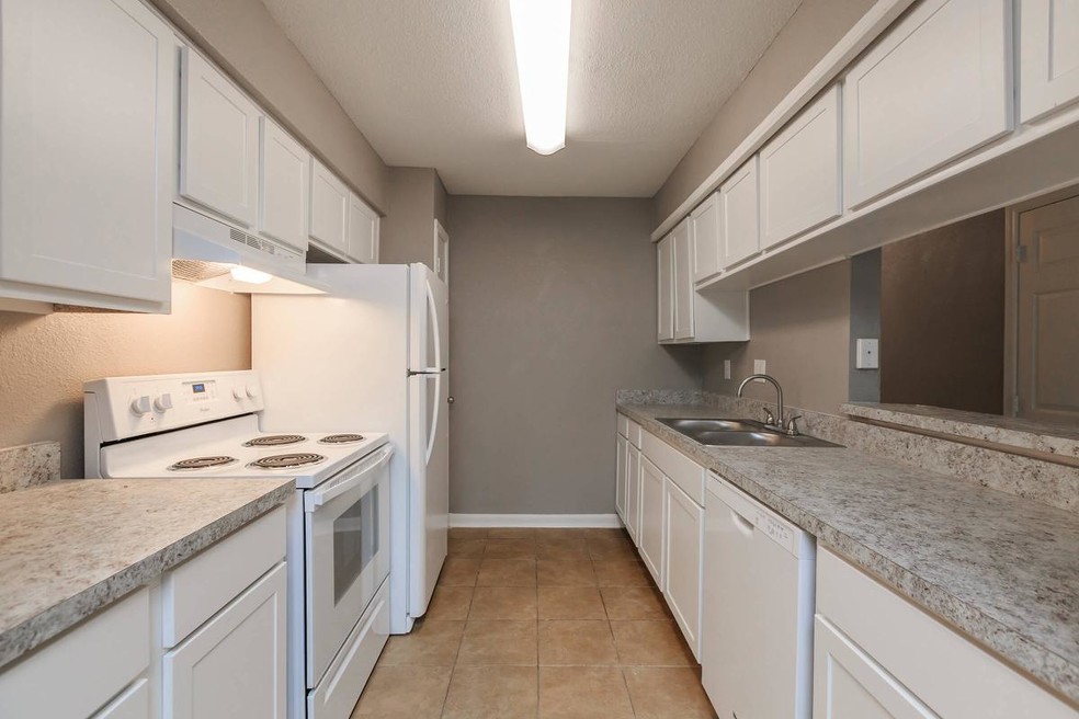 Ponderosa Forest Condo Apartments | Dickinson, TX Apartments For Rent