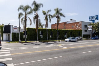 8000 W Beverly Blvd in Los Angeles, CA - Building Photo - Building Photo
