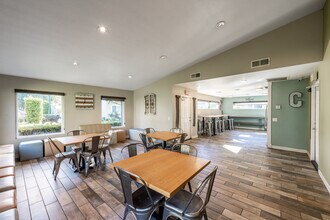 Cypress Terrace in Ontario, CA - Foto de edificio - Building Photo