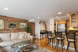 18 Dartmouth Pl, Unit 1 in Boston, MA - Building Photo