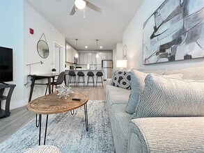 8901 Bertha Palmer Blvd-Unit -309 in Tampa, FL - Building Photo - Building Photo