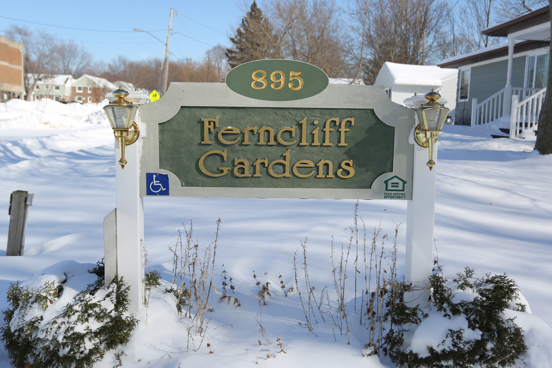 Ferncliff Gardens in Rochester, NY - Foto de edificio