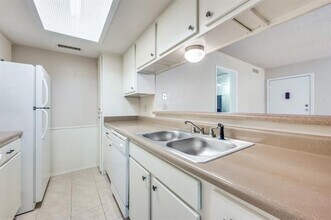 12830 Midway Rd in Dallas, TX - Building Photo - Building Photo