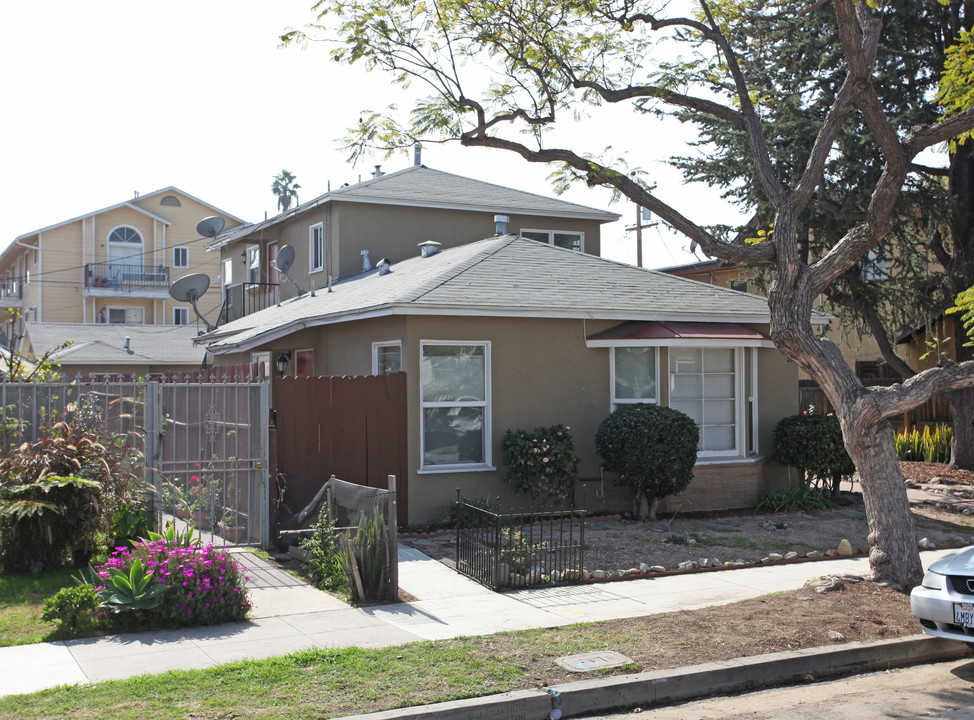 232 E 25th St in Long Beach, CA - Building Photo