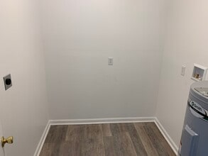 1210 McLaughlin St in Statesville, NC - Building Photo - Building Photo