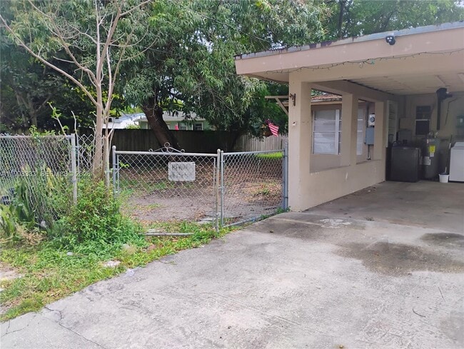 254 SW 15th St in Dania Beach, FL - Building Photo - Building Photo