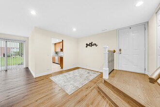 1257 N Streamwood Ln in Vernon Hills, IL - Building Photo - Building Photo