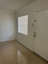 110 SE 2nd St, Unit 105 in Hallandale Beach, FL - Building Photo - Building Photo