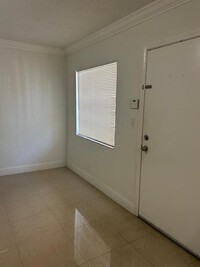 110 SE 2nd St, Unit 105 in Hallandale Beach, FL - Building Photo - Building Photo