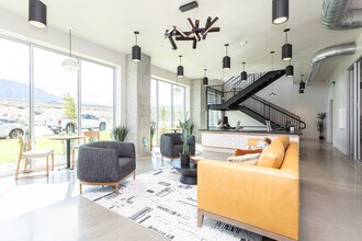 Skyline Peaks in Draper, UT - Foto de edificio - Interior Photo
