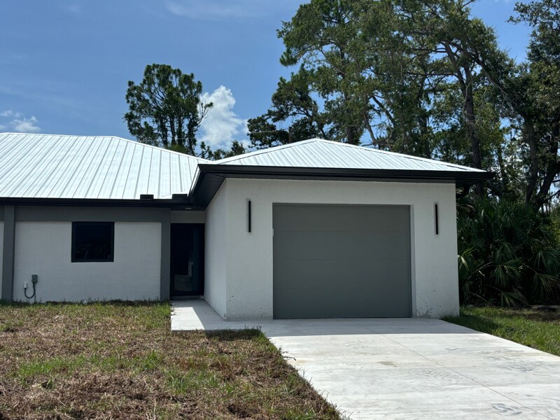 2005 Redmond St in Port Charlotte, FL - Building Photo