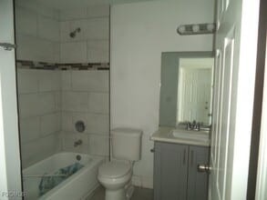 6062 Laurelwood Dr in Ft. Myers, FL - Building Photo - Building Photo