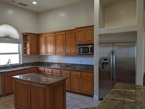 11550 S Henderson Rd in Caruthers, CA - Building Photo - Building Photo