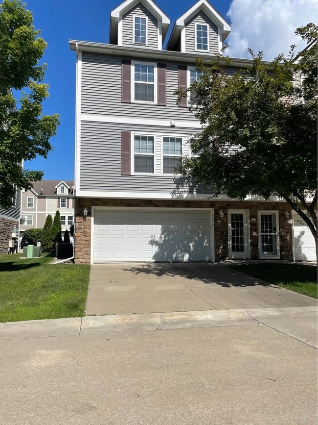 property at 5539 Boston Ct