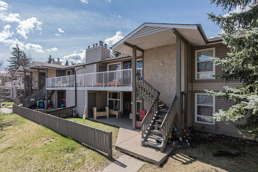 The Maples in Edmonton, AB - Building Photo