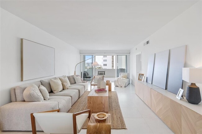 333 Sunset Dr, Unit 705 in Fort Lauderdale, FL - Building Photo - Building Photo