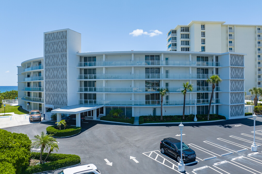 Hamilton House in Delray Beach, FL - Building Photo