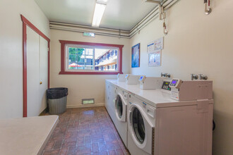 Surrey Square Apartments in San Jose, CA - Foto de edificio - Interior Photo